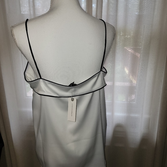 White, sleeveless cami - Picture 2 of 2